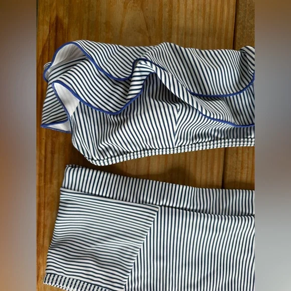 Striped Ruffle Bikini Set - Picture 4 of 10
